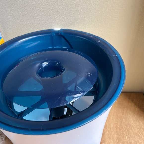 Catit Design Cat Water Fountain with 6 Genuine Catit Filters (6 Month Supply) - Picture 3 of 3